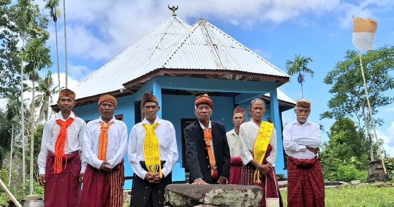 PLN UIP Nusra Rampungkan Bangun Rumah Adat di Manggarai