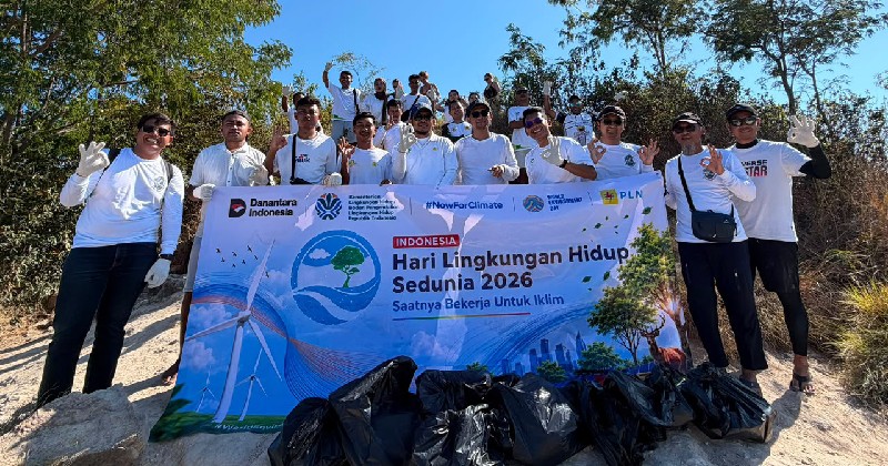 PLN UIP Nusra Gelar Aksi Bersih Pantai Peringati Hari Lingkungan Hidup