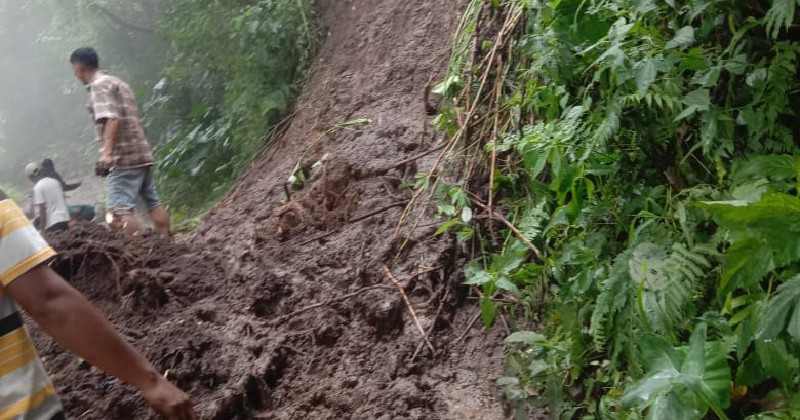 Ruas Jalan Nabe Golulada Tertimbun Longsor, Aktivitas Warga 3 Desa Lumpuh Total