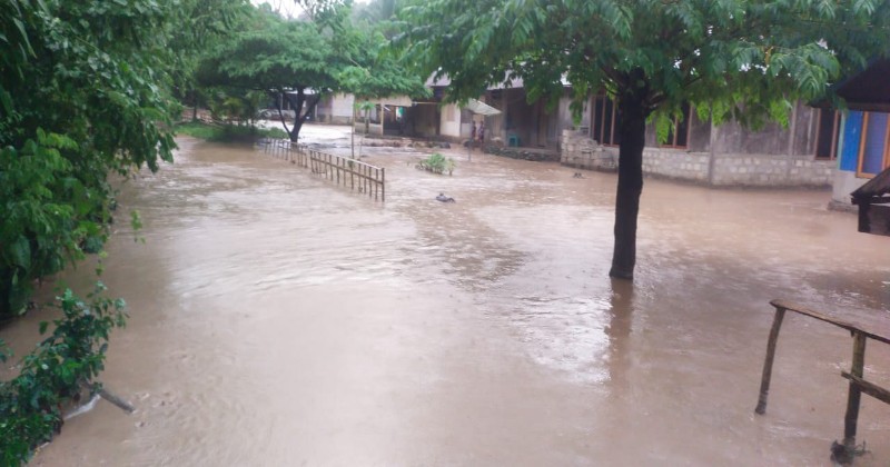 Sungai Lowo Buu Meluap, Rumah Warga di Desa Mautenda Barat Terendam Banjir