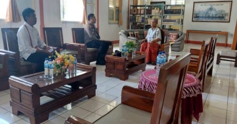 Bangun Silaturahmi, Kapolres Ende Kunjungi Uskup Agung Ende